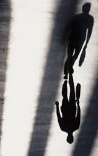 ظِلٌّ من الماضي