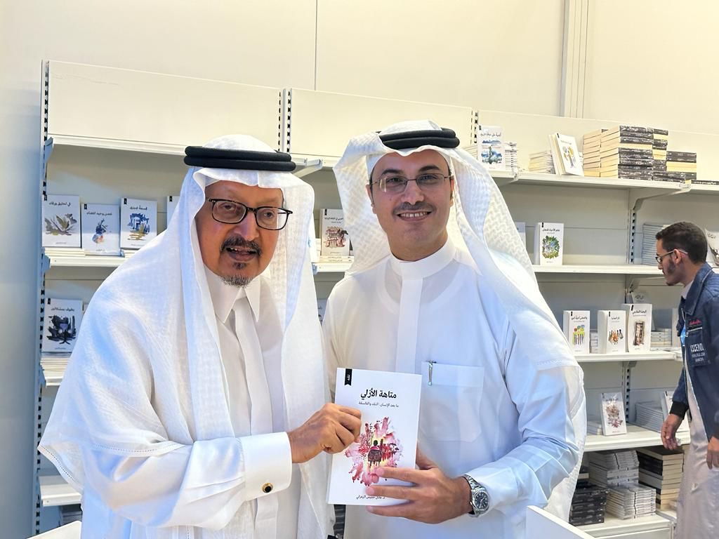 عادل خميس ينتخي بأهل جدة لإنقاذ كتاب “متاهة الأزلي”