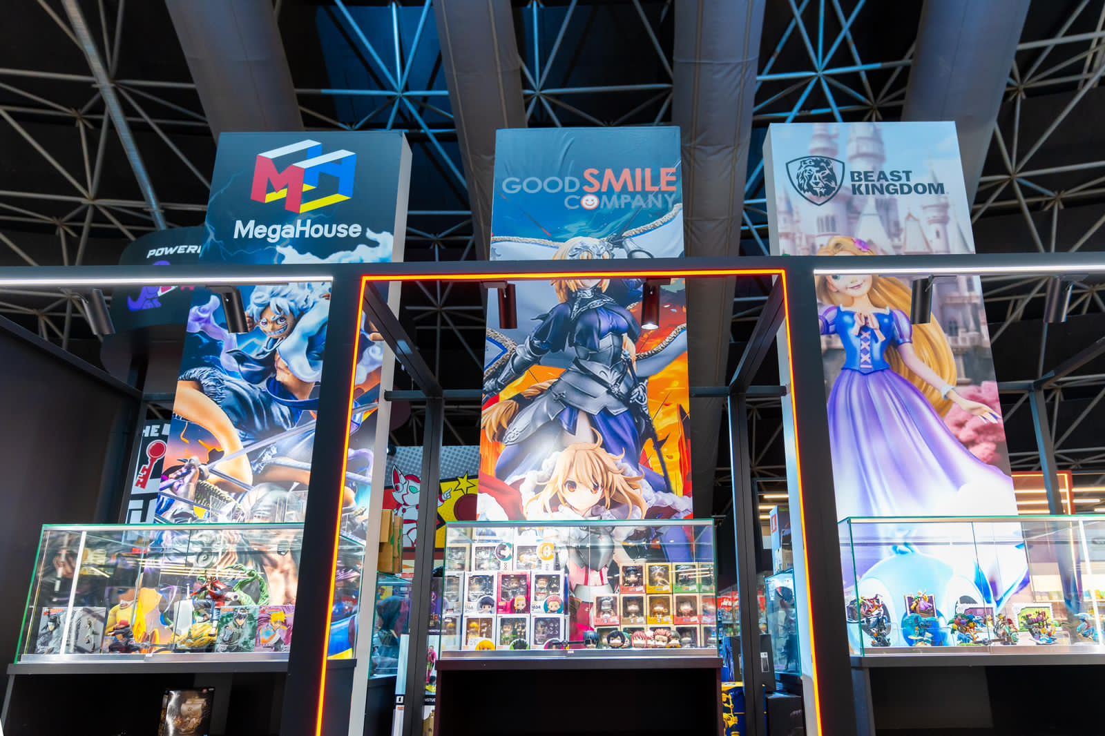 معرض جدة للكتاب يتيح لزواره اقتناء مجسمات أشهر شخصيات الأنمي وأبطال الأفلام والمسلسلات