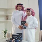 رياض الشهري يوقع كتاب “ليالي الأدب المسرحي”