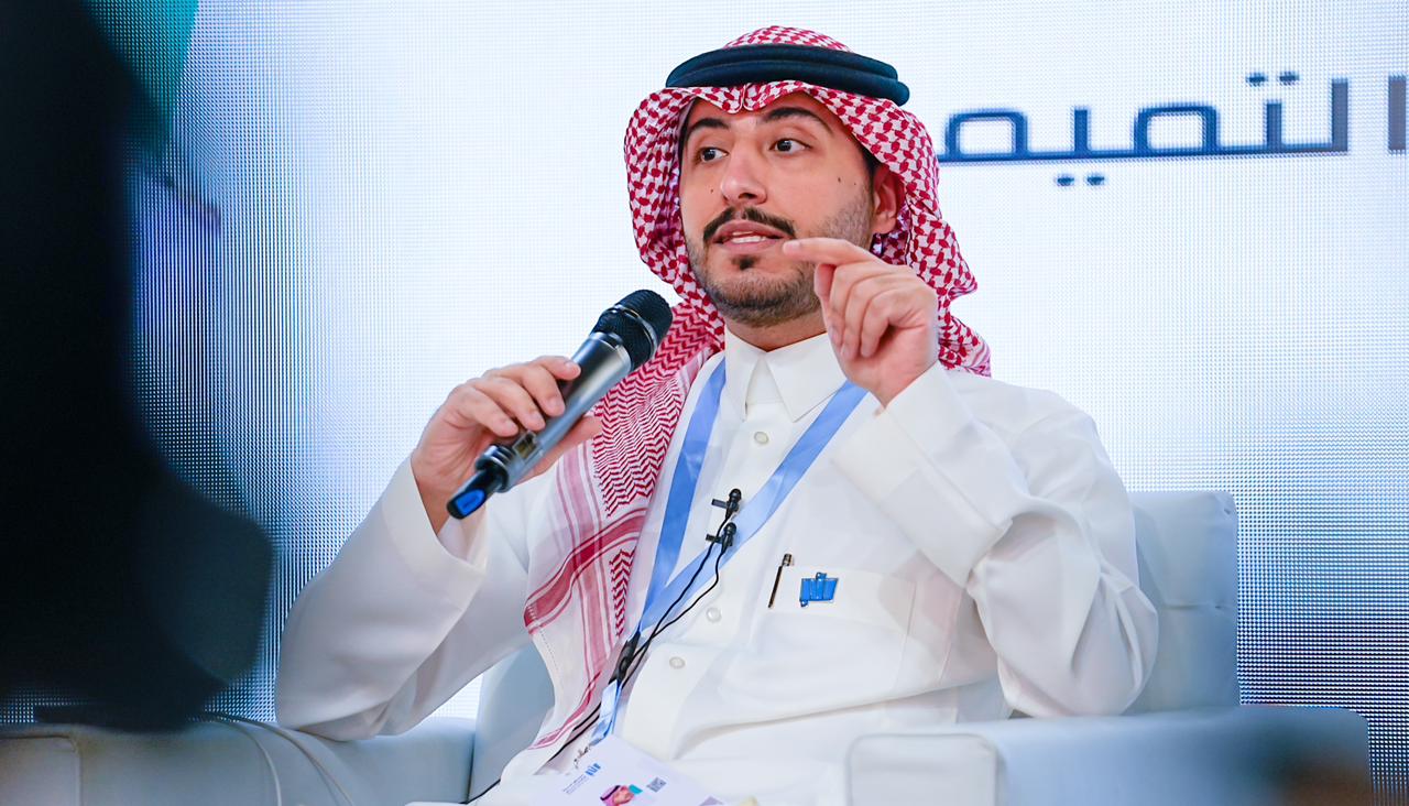 التميمي يستعرض “حكايات الأدباء” في معرض جدة للكتاب