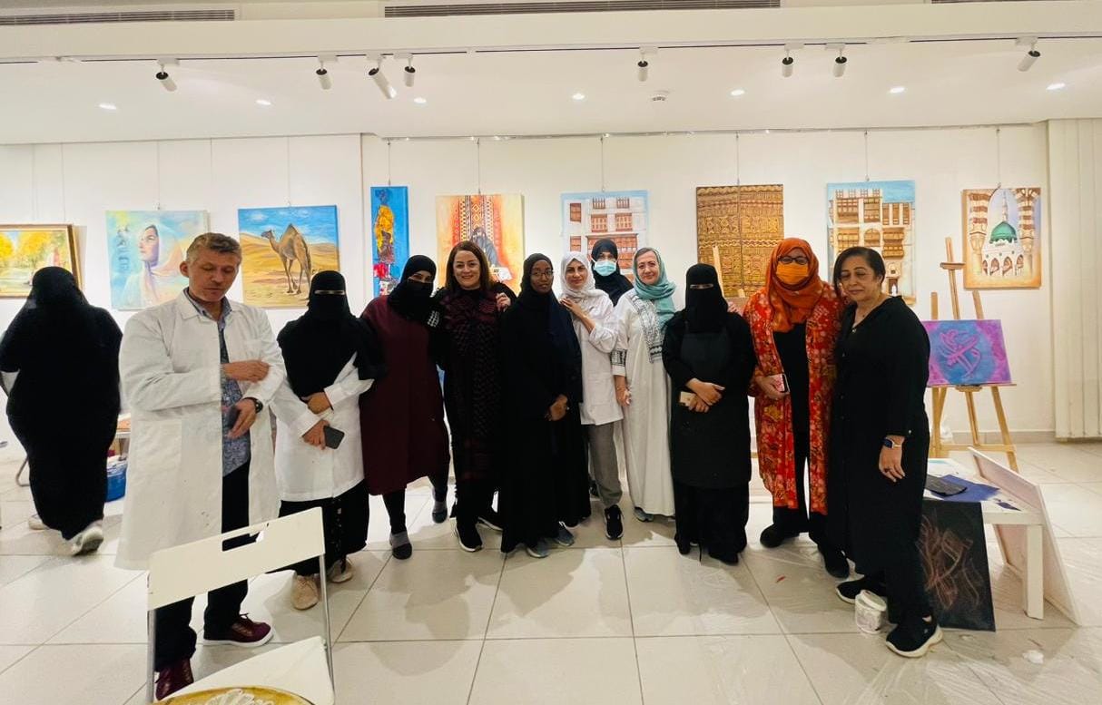 حجازي يقدم ورشة التشكيل بالحرف