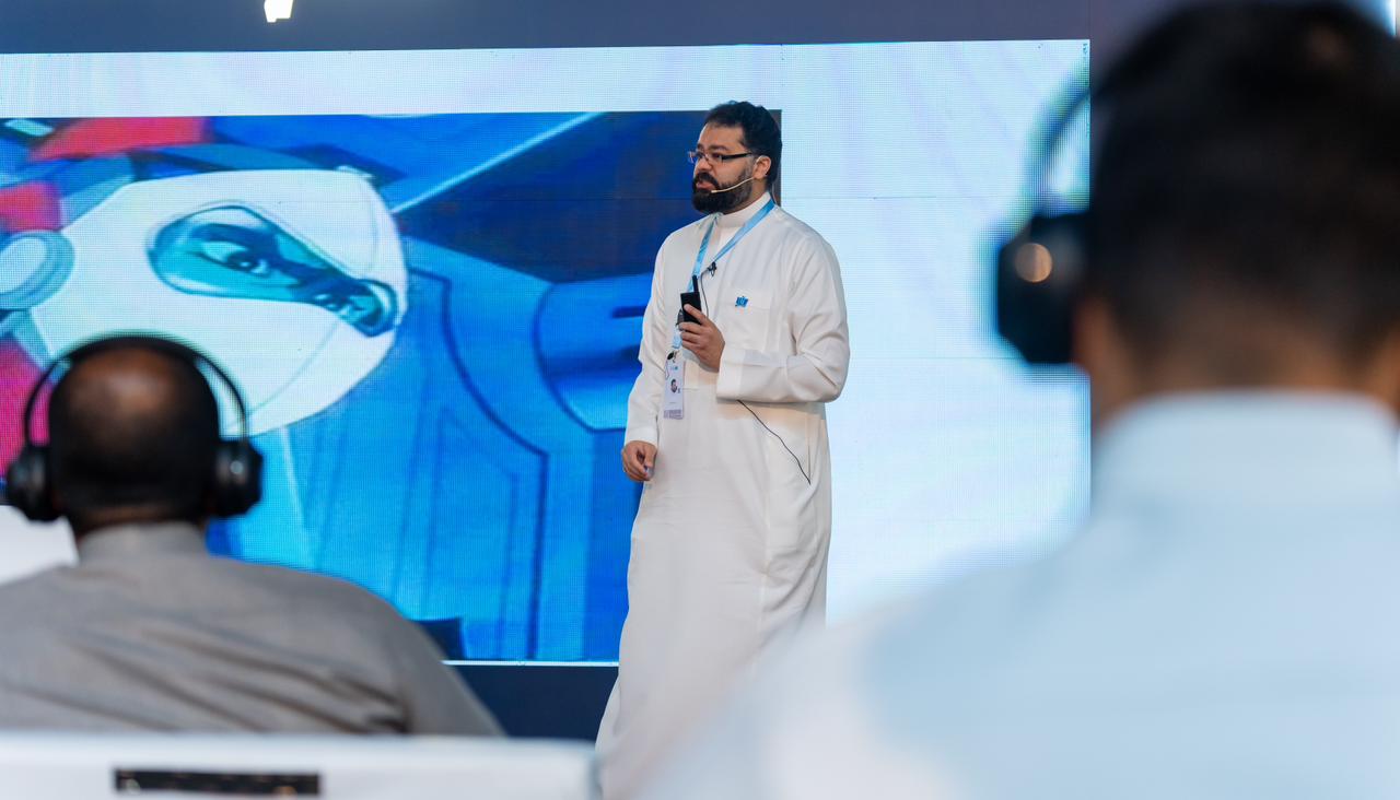 زوار “كتاب جدة” يعيشون تجربة التمثيل الصوتي