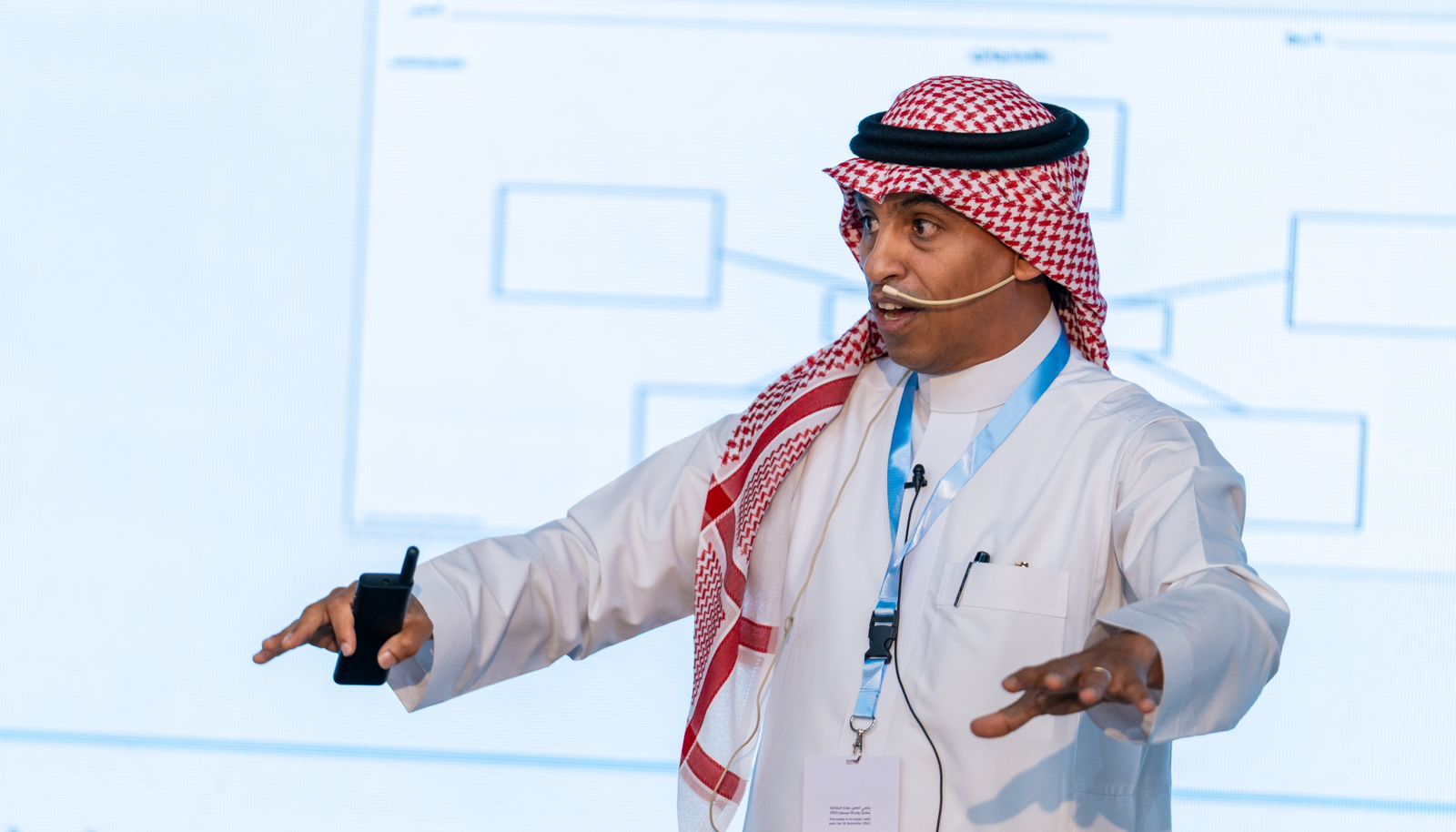 “كروكي الرواية” تحلّ عُقد بدايتها وخواتيمها بمعرض جدة للكتاب