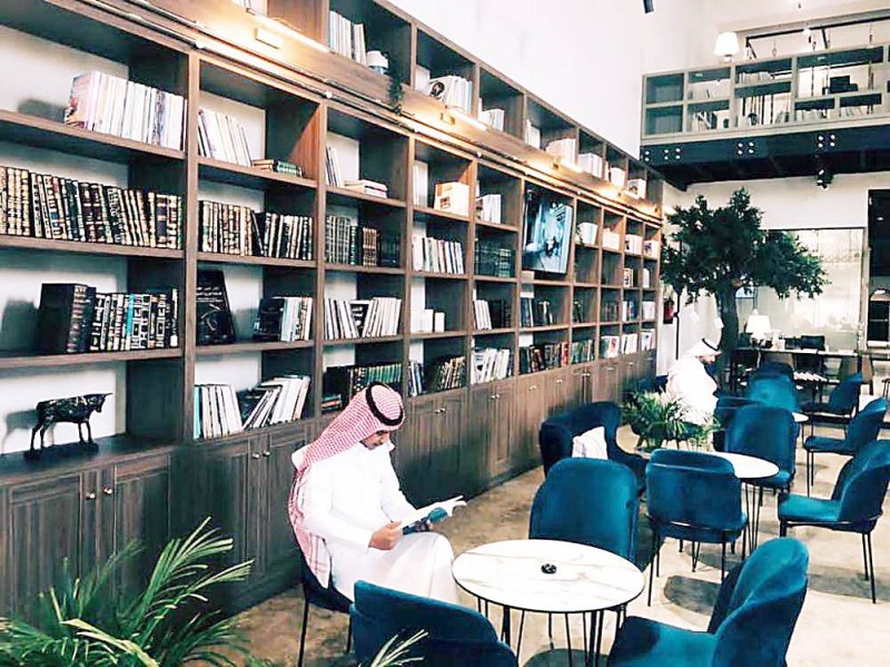 المقاهي الأدبية.. بين وفرة الأماكن وغياب الحضور