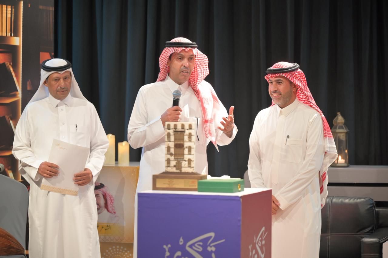 أمسية استثنائية بجمعية الثقافة والفنون بجدة للشاعر  علي عيظة