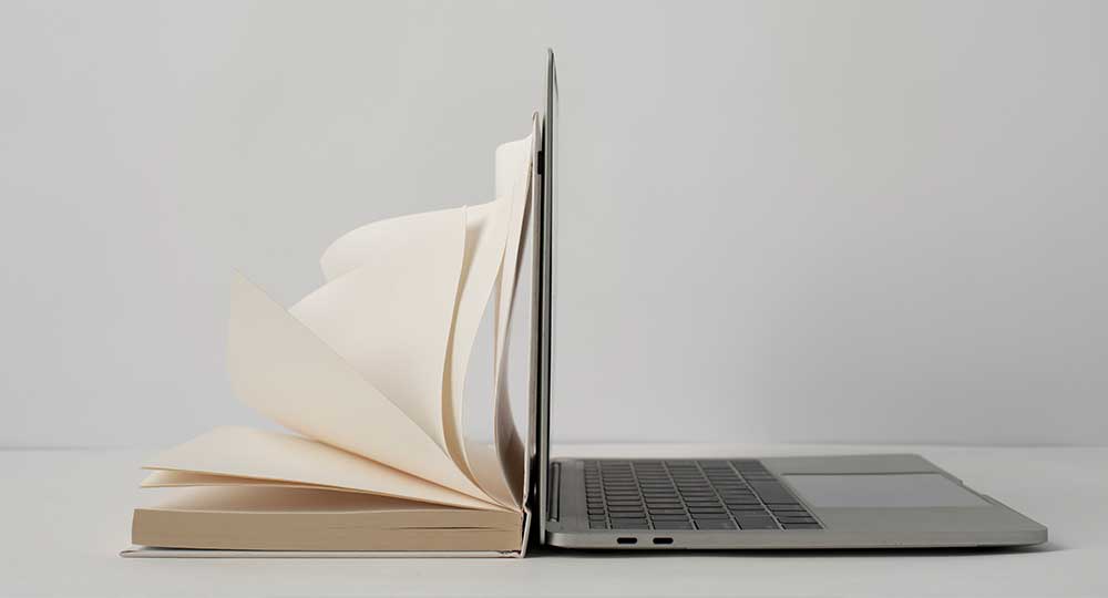 الكتاب الورقي.. بين الصمود المعرفي والاجتياح التقني