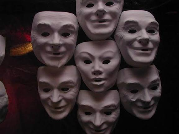 كن واحدًا في لونك.. خذ منّي فائدة