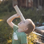 حين يقرأ الطفلُ الوجودَ قبل الحروف