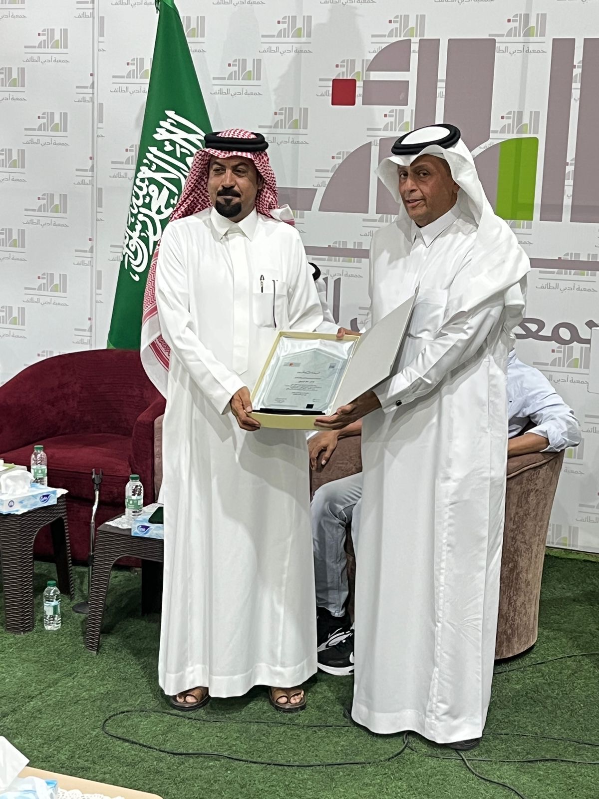 أدبي الطائف وقيصرية الكتاب بالرياض يفتحان أسئلة الشعر والنقد في “جيولوجيا المعنى”