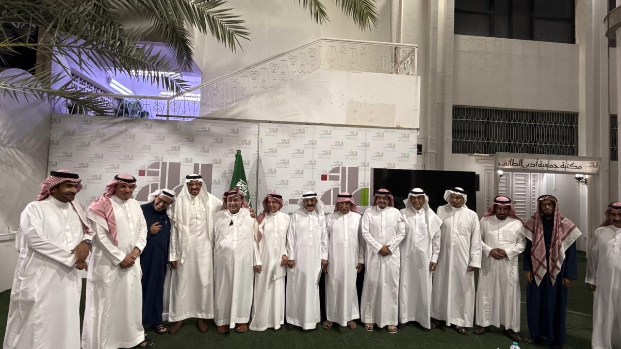 ضمن برنامج الشريك الأدبي : البوق يستعرض عن حياة النمر العربي وعلاقته بالموروث الأدبي في جمعية أدبي الطائف
