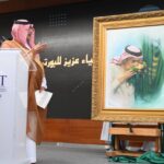 الملك سلمان «الإنسان والإنجاز» مصدر إلهام للتشكيليين في جائزة ضياء عزيز للبورتريه