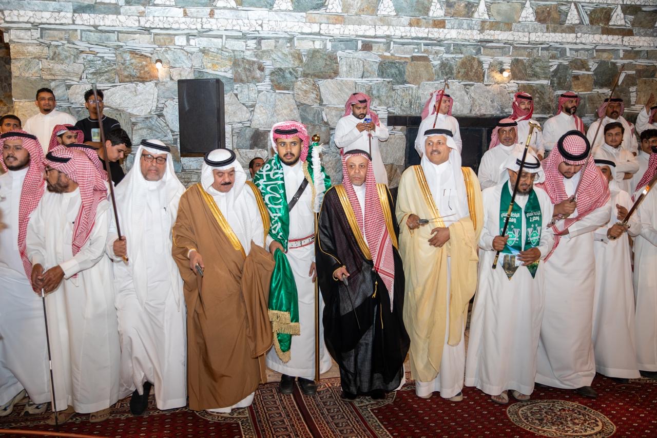 مهرجان الأطاولة التراثي يجمع الشاعر عبدالواحد  بجمهوره